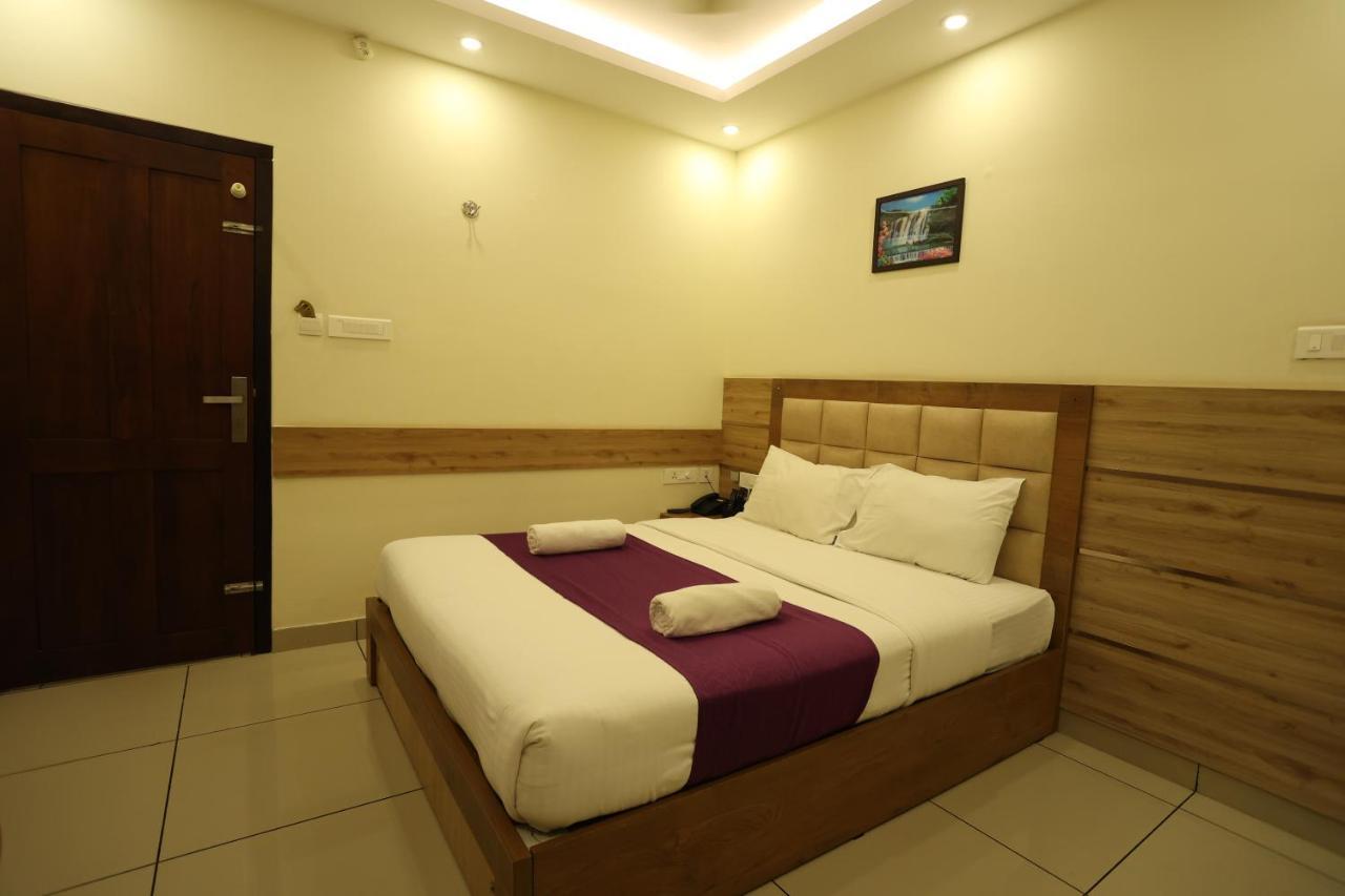 Balaji Regency Kanhangad Kannangad Exterior foto