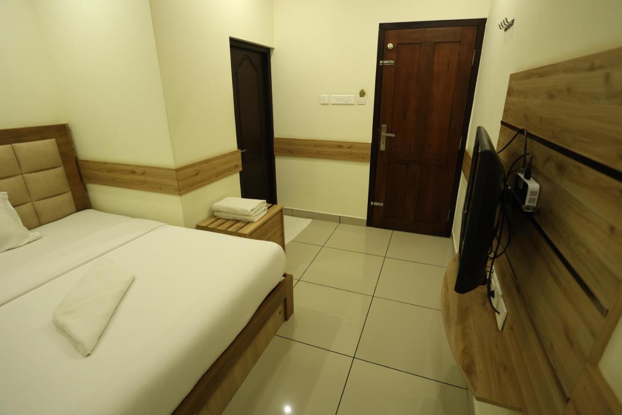Balaji Regency Kanhangad Kannangad Exterior foto