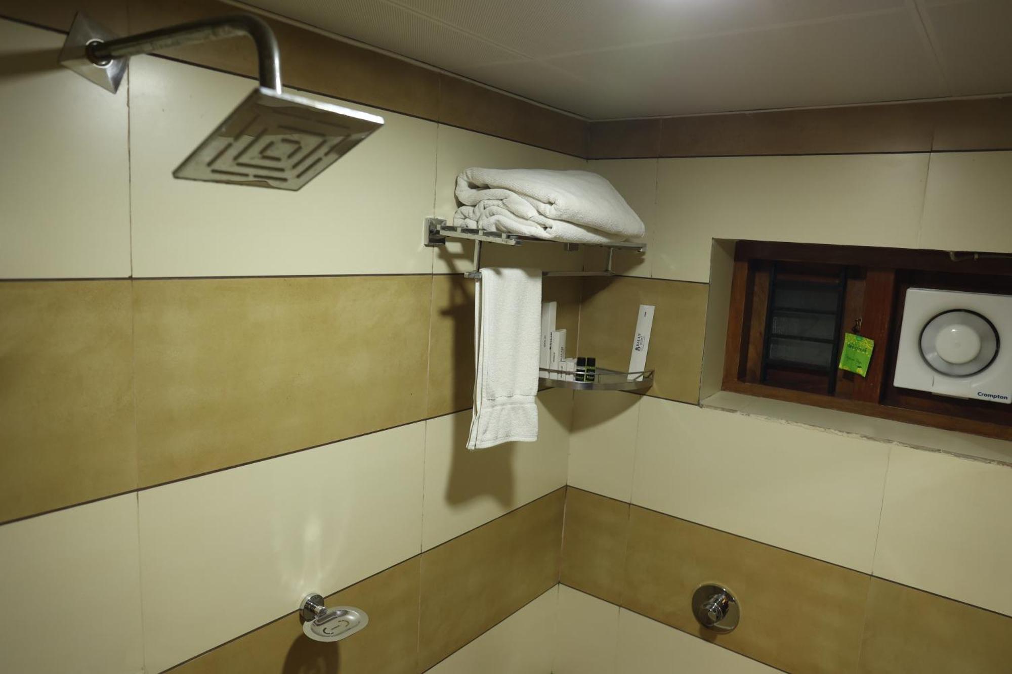 Balaji Regency Kanhangad Kannangad Exterior foto
